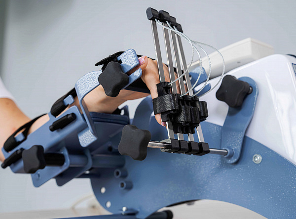 Тренажер для разработки кисти и пальцев рук 