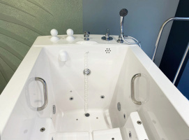 Ванна гидромассажная сидячая с электронным блоком управления 